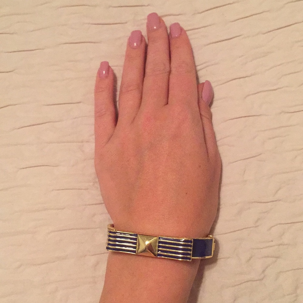 bracelet with hidden message “live in the moment”